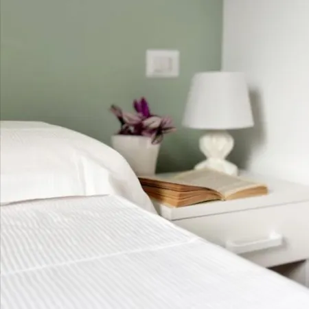 Nora 1 تْشيفيتانوفا ماركي